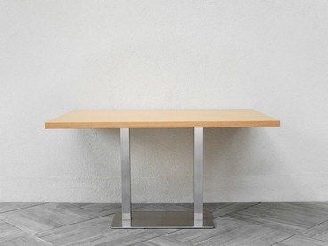 Як вибрати стіл у стилі мінімалізм: колір, форма, розмір та матеріал